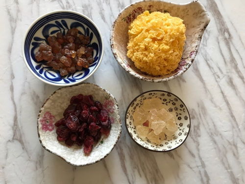 想變美不要單靠化妝品,隔三差五做這道羹喝,美容養(yǎng)顏